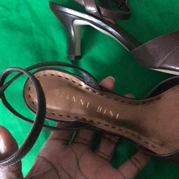 Brown Gianni Bini short heeled pumps in size 8 - Picture 6 of 7